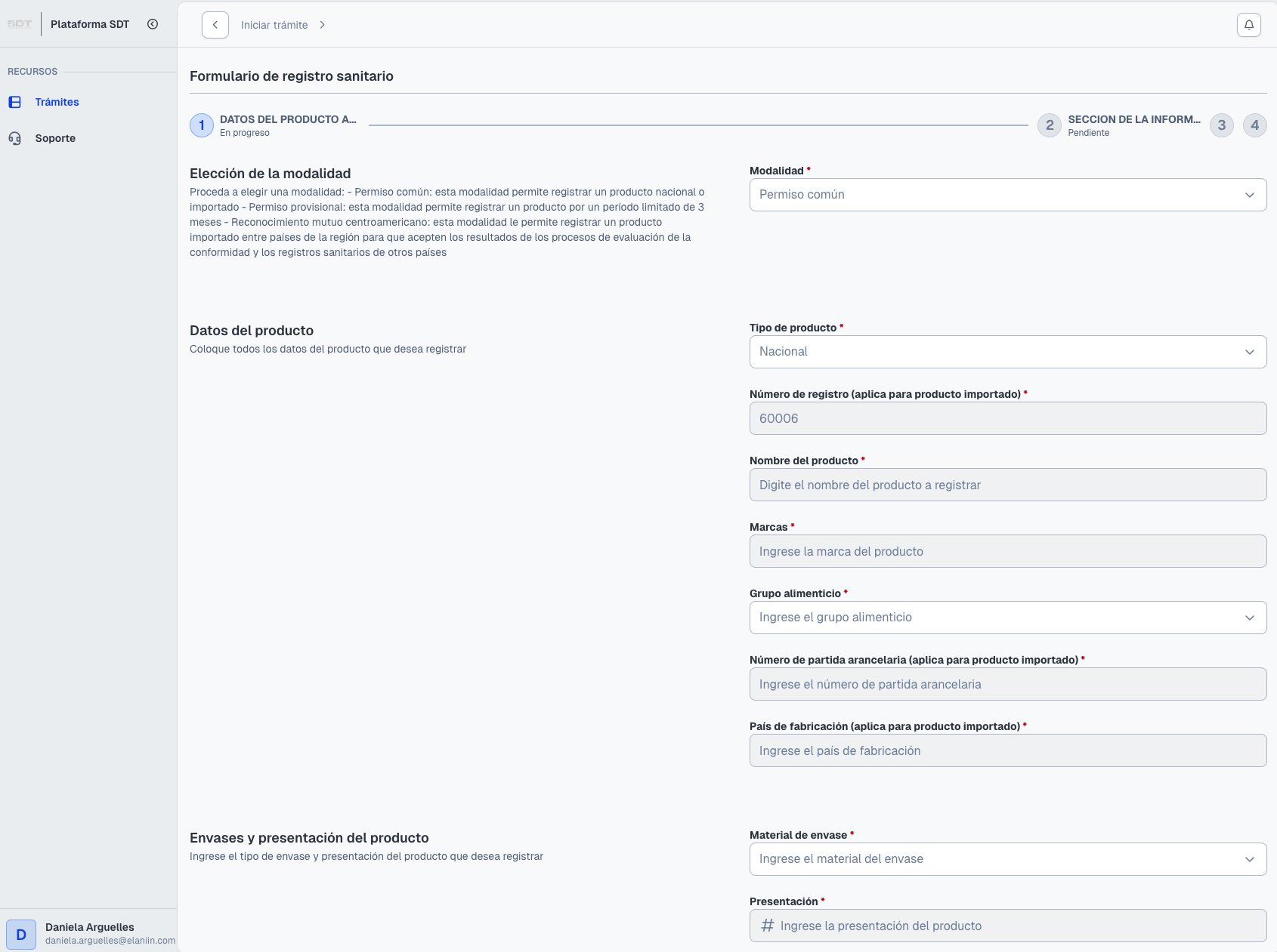 Formulario de trámite organizado por secciones con campos obligatorios